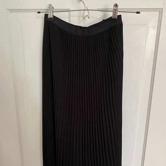 Aritzia Babaton Jude skirt - Picture 2 of 5